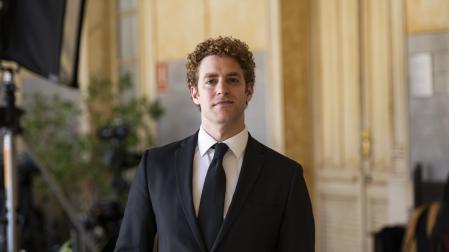 El actor navarro Íñigo Etayo, caracterizado como el juez Eduardo Miranda