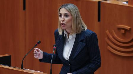 María Guardiola, durante su intervención este miércoles en la Asamblea regional en la que ha sido elegida presidenta de Extremadura