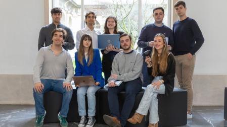 Los autores del documental 'Los nietos del silencio', en la Universidad de Navarra, donde lo presentaron como Trabajo Fin de Grado (TFG).