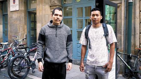 Juan Veloz y Alan Argucia después de haber sido atendidos