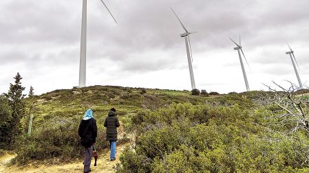 Imagen de un parque eólico en la zona de Artajona