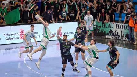 Fotos de la eliminatoria de Copa del Rey entre Anaitasuna y Bathco Torrelavega disputada este miércoles, 22 de abril, en el pabellón pamplonés