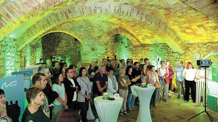 Los asistentes al encuentro celebrado en Garínoain atienden a las explicaciones