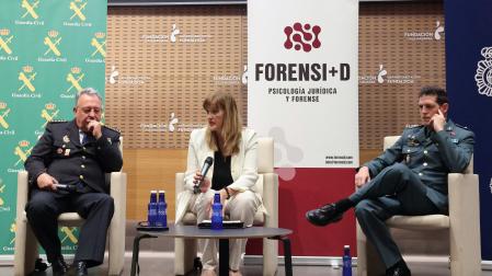 Desde la izquierda hacia la derecha: Luis Mayandía, Estrella Lamadrid y Alberto Iniesta