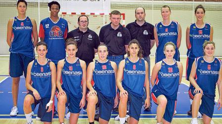 María Asurmendi, con el 10 en la fila de abajo, en el Obenasa del 2010 con César Rupérez (cuarto, arriba), y Aitor Alonso (quinto, arriba)