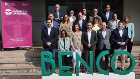 Autoridades participantes en el I Encuentro intermunicipal de sostenibilidad y estrategias comunicativas, junto a sus promotores