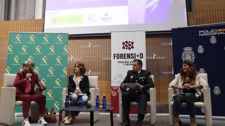 Desde la izda.: Ana Carmen Arboníes, Esther Fernández Arjonilla, David González y Mari Paz Benito, ayer en Civican