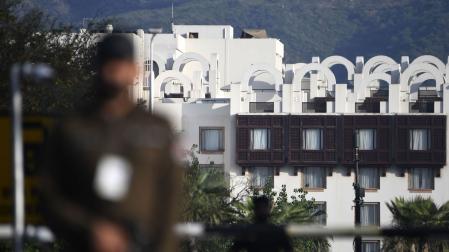 Pakistán, embarcada en una incesante labor de mediación, está transmitiendo incesantemente que la reunión puede ser inminente, y aún mantiene Islamabad y bajo severas limitaciones de tránsito y seguridad.