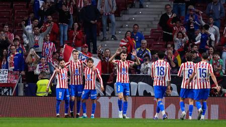 Los jugadores del Atlético de Madrid celebran uno de sus goles contra el Athletic Club