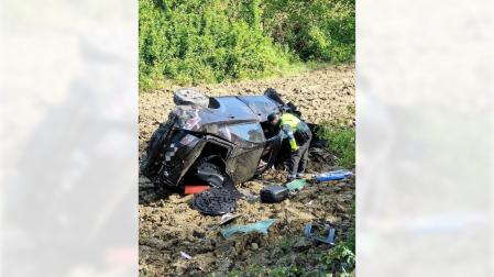 Vídeo del estado en el que ha quedado el vehículo del joven de 27 años herido grave en Egüés