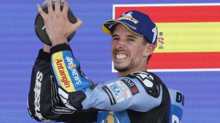 El piloto español de MotoGP Álex Márquez celebra su victoria tras la carrera de motoGP del Gran Premio de España de Motociclismo de 2026 celebrado en el circuito de Jerez-Angel Nieto en Jerez de la Frontera