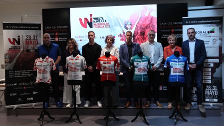 Organizadores posan en la presentación de la 63 edición de la Vuelta a Navarra