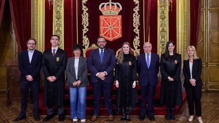 De izda. a dcha., Joseba Asiain, Miguel Panero, Inma Jurío, el vicepresidente Javier Remírez, Maite López, José Julián Huarte, Itziar San Martín e Idoya Tajadura