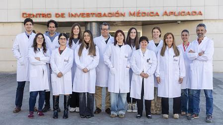 Primera fila: Jasmín Elurbide, Emiliana Valbuena, Elena Adán, Maite G. Fernández-Barrena, Uxue Latasa, Miriam Belzunce, Iker Uriarte. Segunda Fila: Borja Castello, Roberto Barbero, Ainara Irigaray, Matías Ávila, Amaya López, Mónica Rodríguez y Ane Zudaire, del Grupo de Hepatología del Cima Universidad de Navarra que ha participado en el estudio