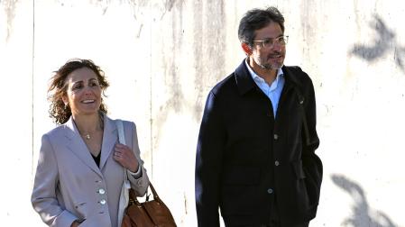 El hijo de Jordi Pujol, Oleguer Pujol Ferrusola (d) a su llegada este martes a la sede de La Audiencia Nacional en San Fernando de Henares, Madrid