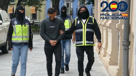 Imagen de una de las detenciones de este martes 28 de abril por los incidentes en El Sadar