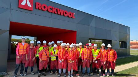 El grupo de estudiantes y docentes italianos de la Scuola Costruzioni Vicenza Andrea Palladio, en su visita a la planta de Rockwool en Caparroso