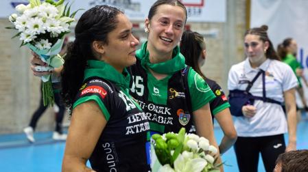Imágenes del homenaje de despedida a Aileen Ripa, Kelly Fonkeng y Maria Grasielly Brasil.