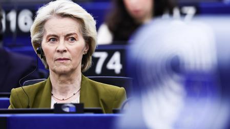 La presidenta de la Comisión Europea, Ursula von der Leyen, durante un debate este miércoles 29 de abril