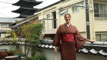 Ane París posa con un kimono tradicional japonés