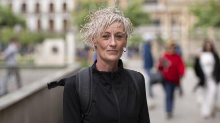 Estíbaliz García, ayer, frente al Palacio de Diputación