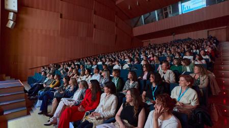 El público asistente abarrotó la sala de Baluarte donde se desarrolló el congreso