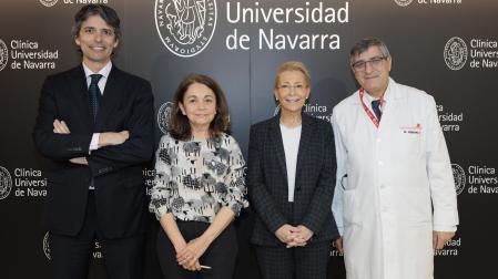 La Dra. Galán (Hospital Fundación Alcorcón) y la Dra. Muñoz (Hospital 12 de octubre) entre los doctores Fernández Montero y Moreno de la Clínica Universidad de Navarra