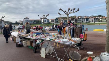 Ciboure celebra su mercado de antigüedades y objetos de segunda mano el primer domingo de cada mes