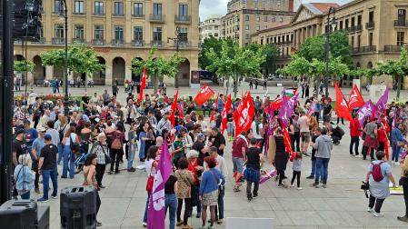Momentos previos a la manifestación de LAB en Pamplona