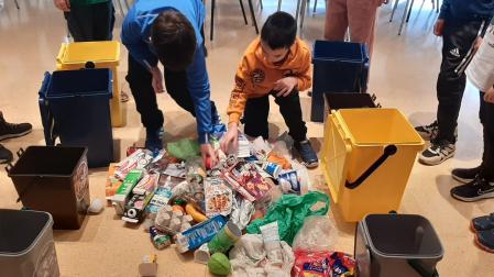 Escolares durante la actividad con Mancomunidad de Montejurra