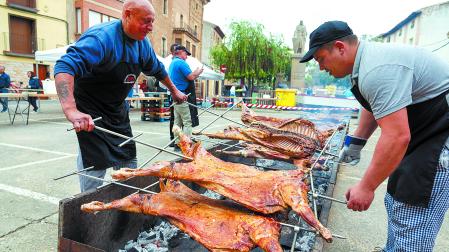 El público pudo disfrutar de cordero para comer