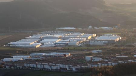 Vista aérea tomada en 2020. En primer término, el casco urbano de Orkoien; al fondo, el polígono