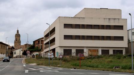 Imagen del edificio que iba a albergar una residencia y que ahora se destinará a centro de día