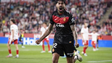Samu Costa (Mallorca) celebra con rabia el gol anotado en Montilivi