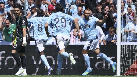 El delantero del Celta Borja Iglesias celebra su gol contra el Elche