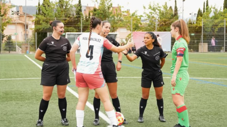 Las capitanas Noa González y Paula Capilla