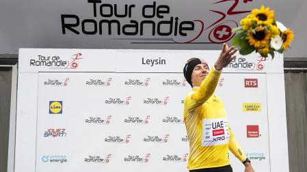 Tadej Pogacar celebra su cuarta victoria y el triunfo final del Tour de Romandia
