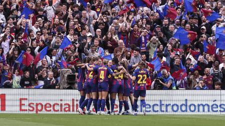 Las jugadoras culés celebran uno de los tantos de Alexia Putellas en el choque contra el Bayrn de Múnich