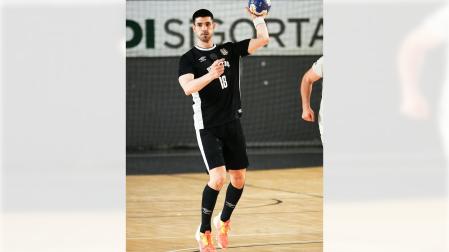 El pamplonés Eduardo Gurbindo, durante un calentamiento con el Besiktas turco