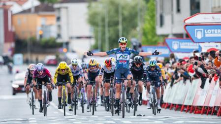 La ciclista belga Shari Bossuyt (AG Insurance-Soudal Team) gana al esprint la segunda etapa de la Vuelta a España Femenina