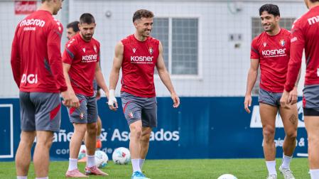 A: J.P. Urdíroz F: 03-05-2026 P: Kike Barja L: Pamplona. Instalaciones del C.A. Osasuna en Tajonar. T: Fútbol. Entrenamiento del primer equipo.