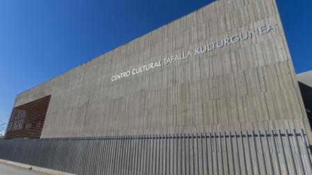 El centro cultural es uno de los edificios municipales incluidos en los lotes del contrato