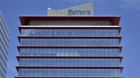 Este fármaco comercializado por Esteve está disponible en España para dispensarse a través de los servicios de farmacia hospitalaria del Sistema Nacional de Salud