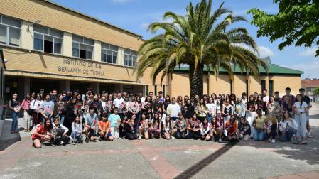 Los alumnos galardonados, juntos tras la entrega de los premios