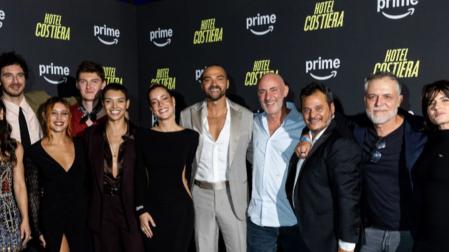 Alejandra Onieva y Jesse Williams (en el centro), en la presentación de 'Hotel Costiera'