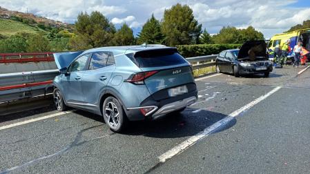 Los dos vehículos siniestrados, en el lugar del accidente