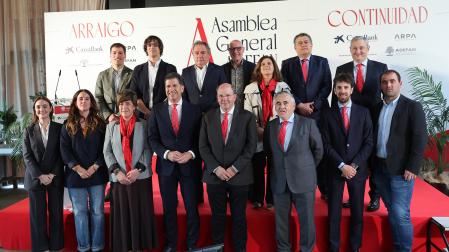 Miembros de la Junta Directiva de ADEFAN y representantes de empresas asociadas