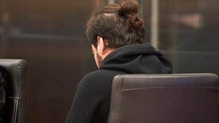 Primera sesión del juicio con jurado popular al presunto asesino (en la imagen) de Maialen Mazón, la mujer de 32 años que estaba embarazada de gemelos en el momento de su asesinato en mayo de 2023