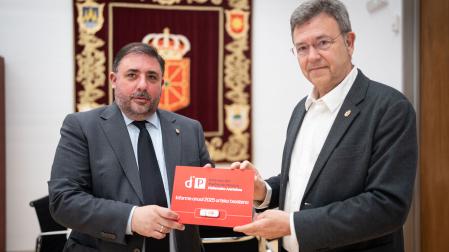 Unai Hualde, presidente del Parlamento de Navarra y , Patxi Vera, Defensor del Pueblo de Navarra