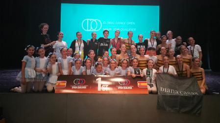 Todos los bailarines galardonados de la Escuela Diana Casas de Pamplona
